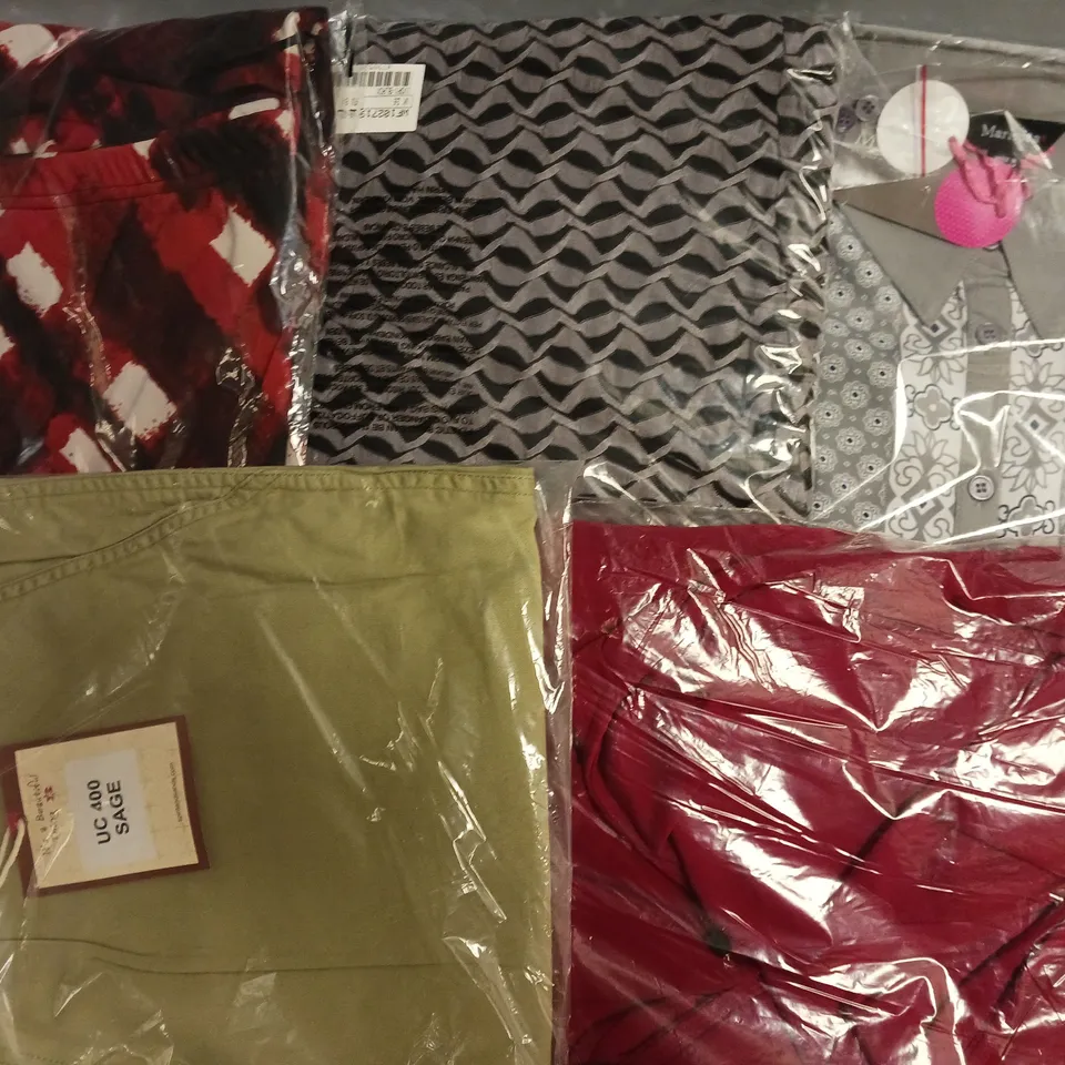 LOT OF APPROX 18 BRAND NEW CLOTHING ITEMS IN VARIOUS SIZES 