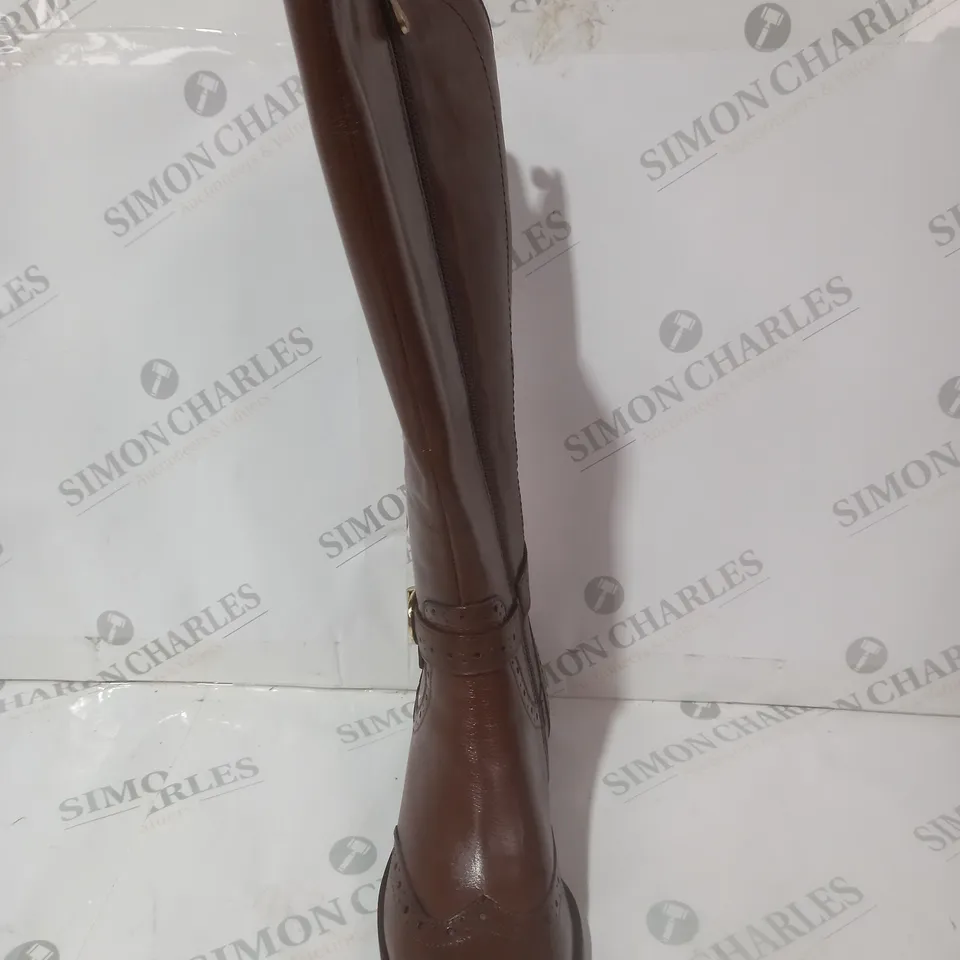 BOXED PAIR OF MODA IN PELLE SASSKIA KNEE HIGH BOOTS IN TAN SIZE 6