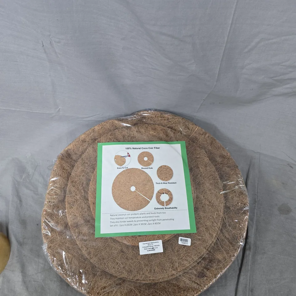 BOX OF APPROXIMATELY 12 ASSORTED ITEMS TO INCLUDE: COCO COIR PLANT PROTECTOR AND GREEN SCARF 