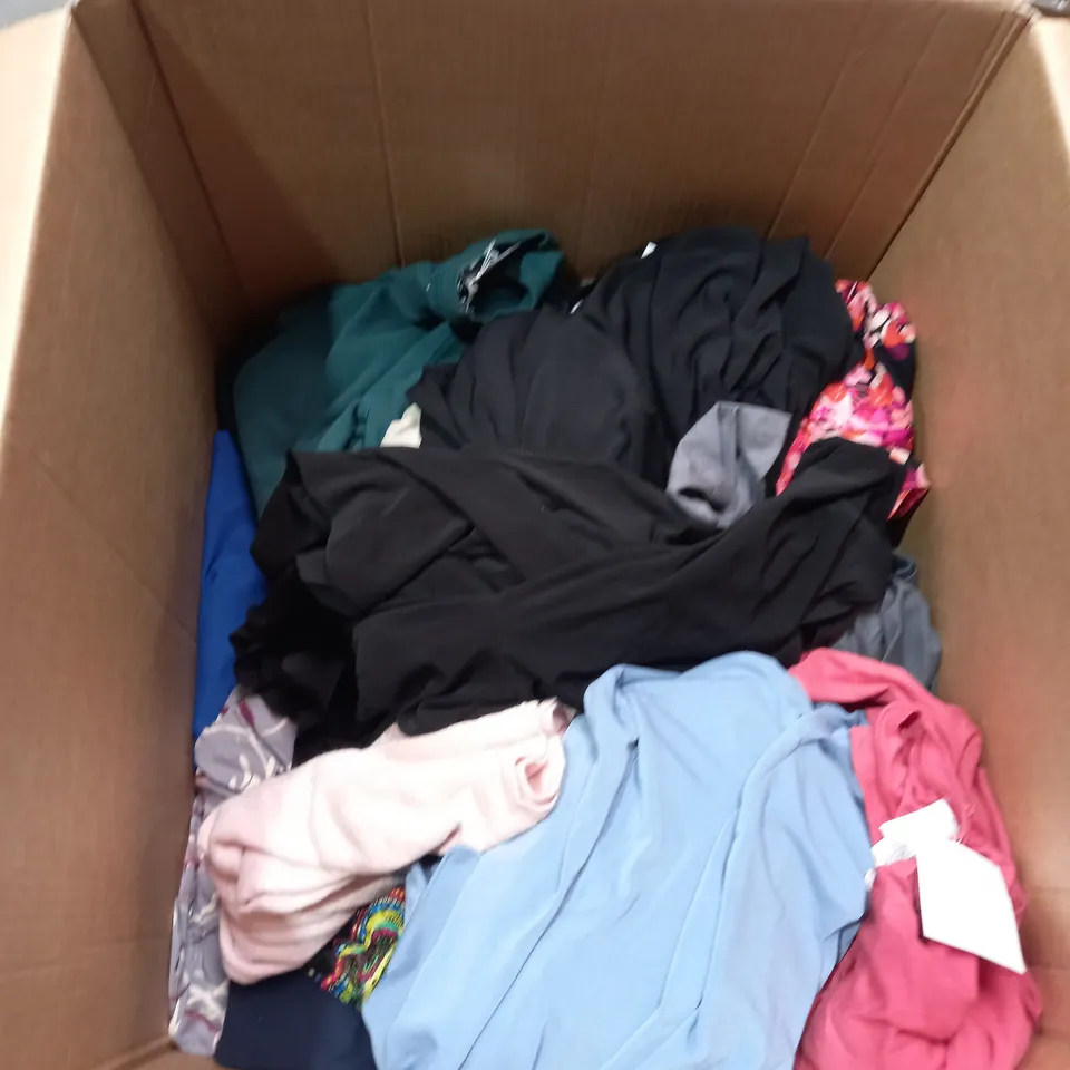 LARGE BOXOF ASSORTED CLOTHING IN VARIOUS SIZES TO INCLUDE DRESSES, TOPS AND SKIRTS