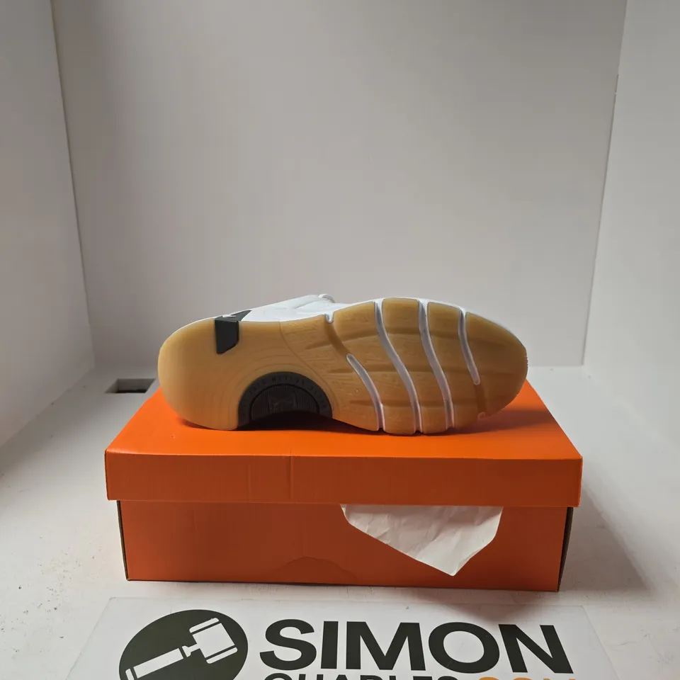 BOXED PAIR OF NIKE FREE METCON 7 TRAINERS SIZE UK 11