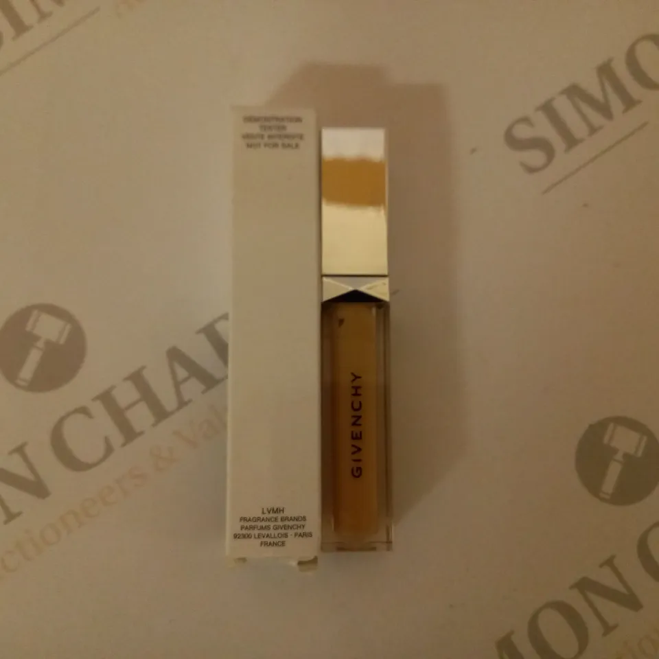 BOX OF APPROX 14 GIVENCHY EVERWEAR CONCEALER - 20 (6ML)