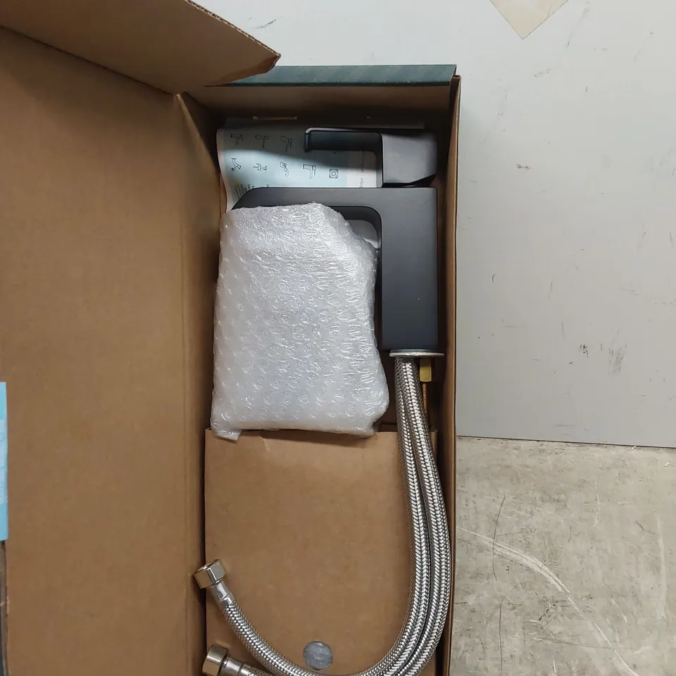 BOXED BRUMA LINEA BASIN MIXER AND PUSH-OPEN WASTE - NIGHT SKY