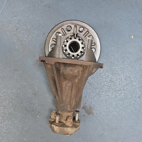 LAND DROVER DIFFERENTIAL ASSEMBLY (HRC 2669)