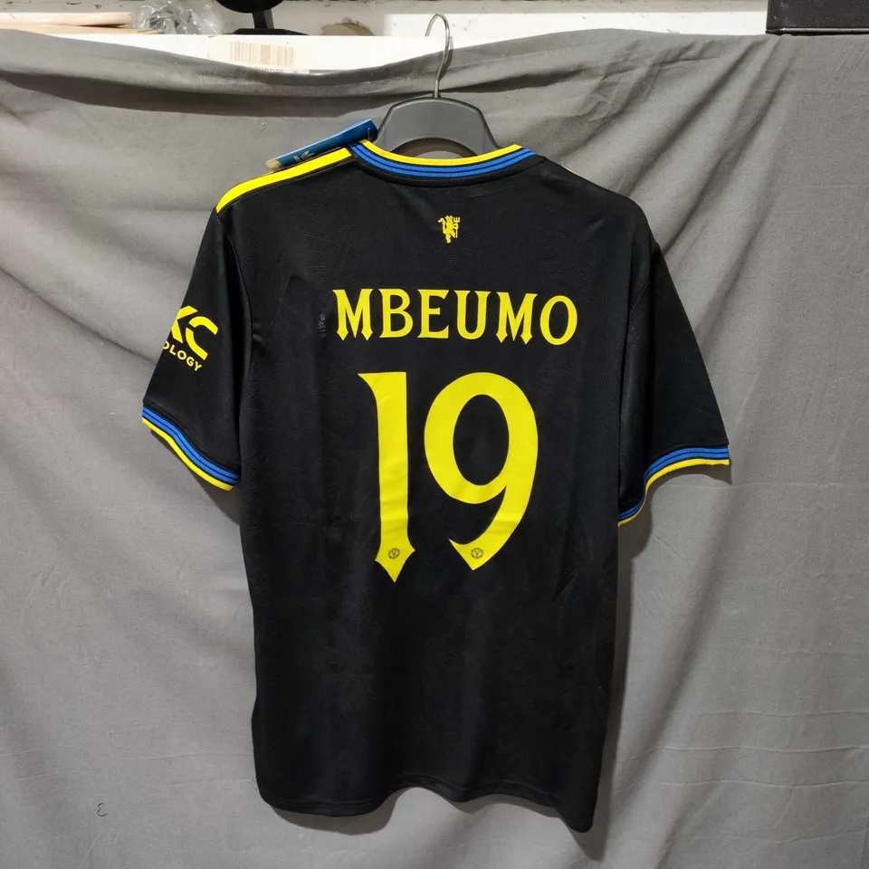 UK 2XL ADIDAS MANCHESTER UNITED FOOTBALL JERSEY – BLACK WITH YELLOW ACCENTS, NAME MBEUMO 19