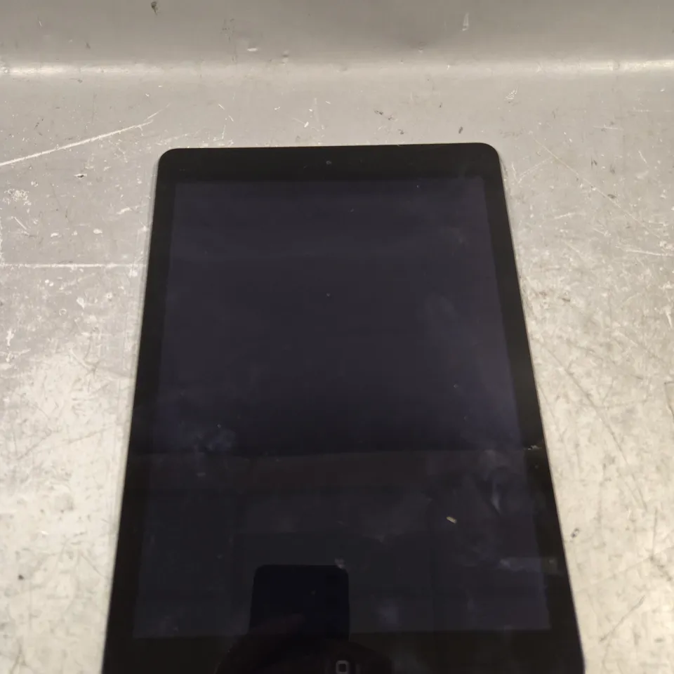 APPLE IPAD AIR TABLET - A1474 
