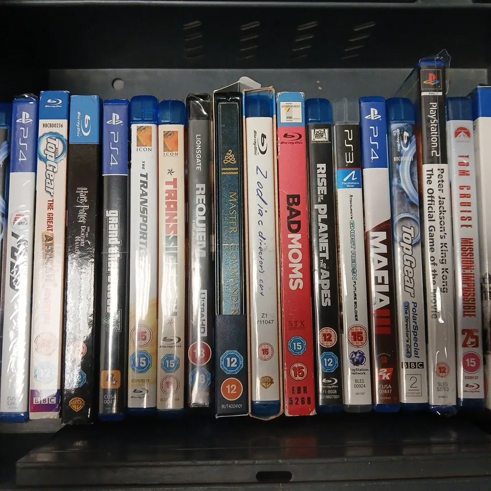 APPROXIMATELY 22 ASSORTED DVDS & GAMES TO INCLUDE PETER JACKSONS KING KONG (PS2), HARRY POTTER AND THE DEATHLY HALLOWS PART 2 (BLU-RAY), ZODIZ DIRECTORS CUT (BLU-RAY), ETC