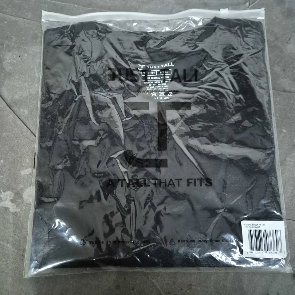 BAGGED JUST TALL V-NECK T-SHIRT IN BLACK - M TALL