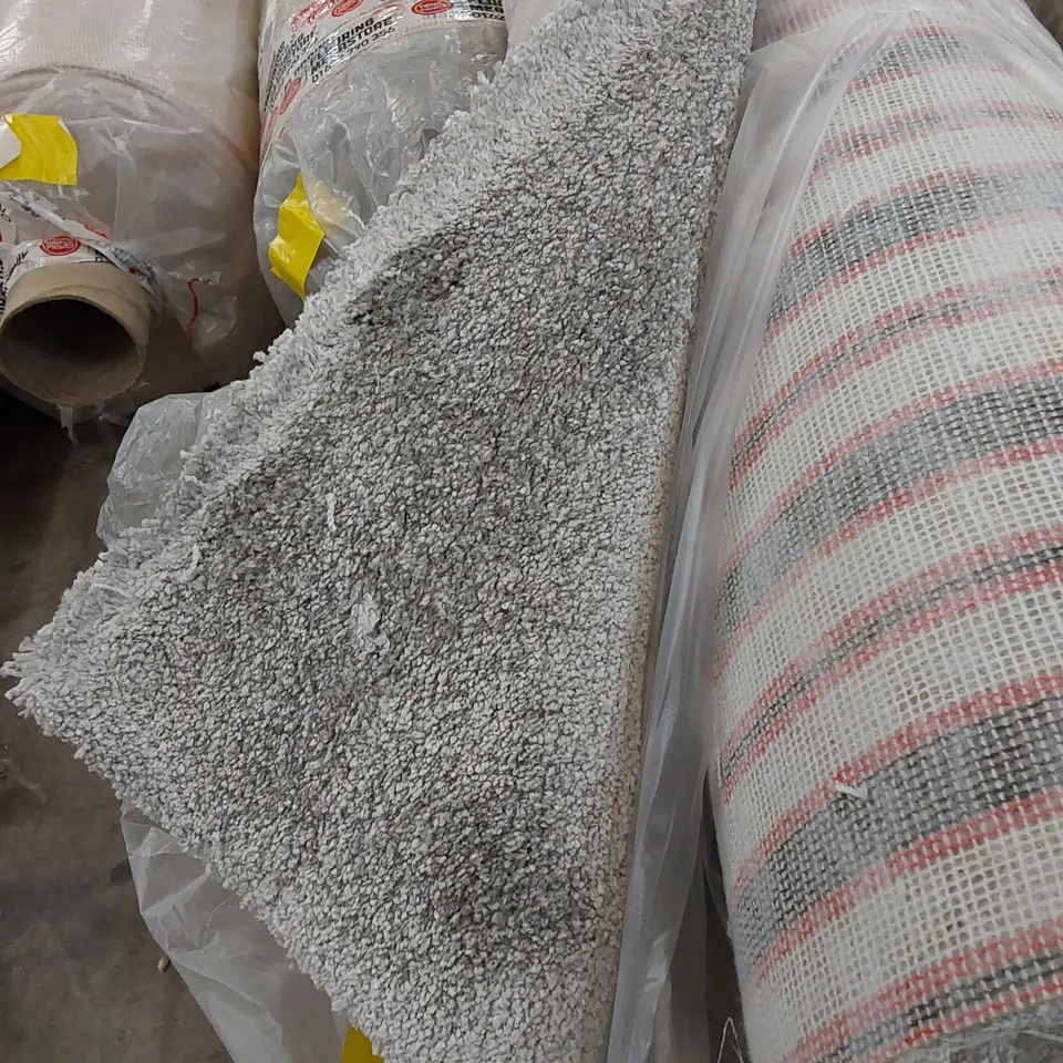 ROLL OF QUALITY AUBREY CARPET // SIZE: APPROXIMATELY 5 X 5.5m