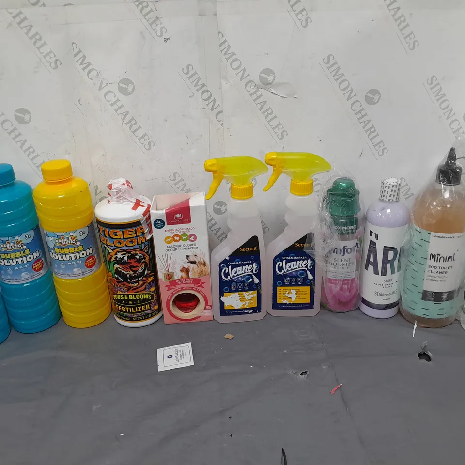 TOTE OF APPROX 10 HOUSEHOLD ITEMS TOO INCLUDE BUBBLE SOLUTION, BUDS AND BLOOMS FERTILISER, AND AKTYWATER ETC. 