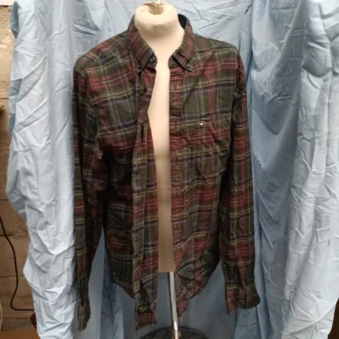 TOMMY HILFIGER MEN'S PLAID SHIRT – NEW YORK FIT LARGE