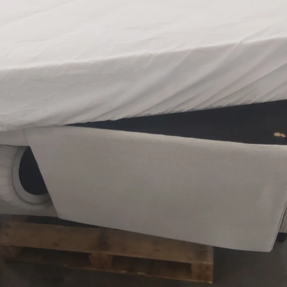 PALLET OF ASSORTED FURNITURE PARTS INCLUDING: MATTRESS, SOFA ECT