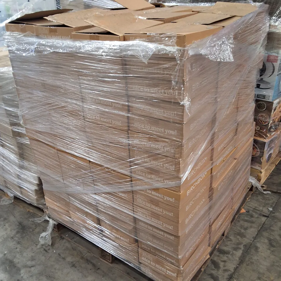 PALLET CONTAINING LARGE QUANTITY OF BIRCHBOX JULY 2021 MONTHLY MAKEUP BOXES