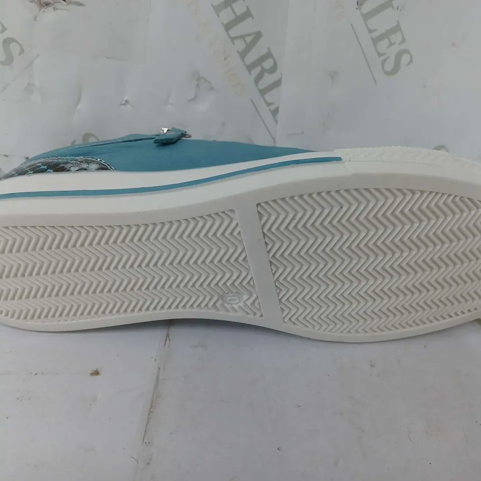 MODA IN PELLE LEATHER LIGHT BLUE TRAINERS SIZE 40