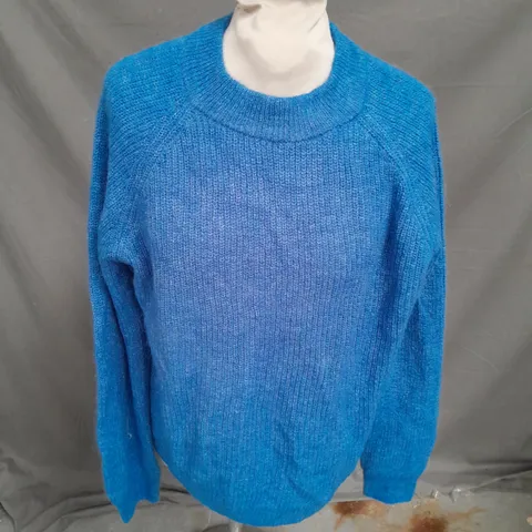 SOAKED TUESDAY RAGLAN PULLOVER IN PALACE BLUE SIZE S