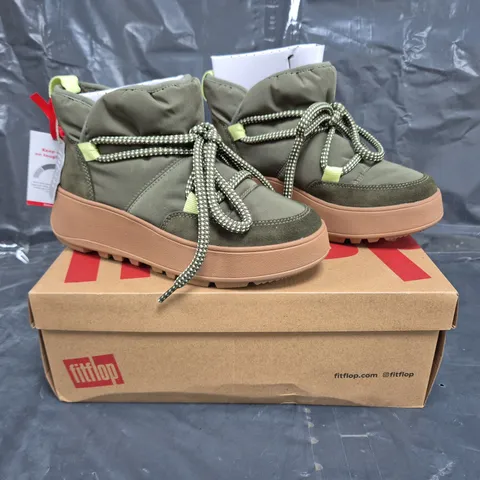 BOXED PAIR OF FITFLOP F-MODE MESH FLATFORM BOOTIES IN DEEP OLIVE SIZE 4
