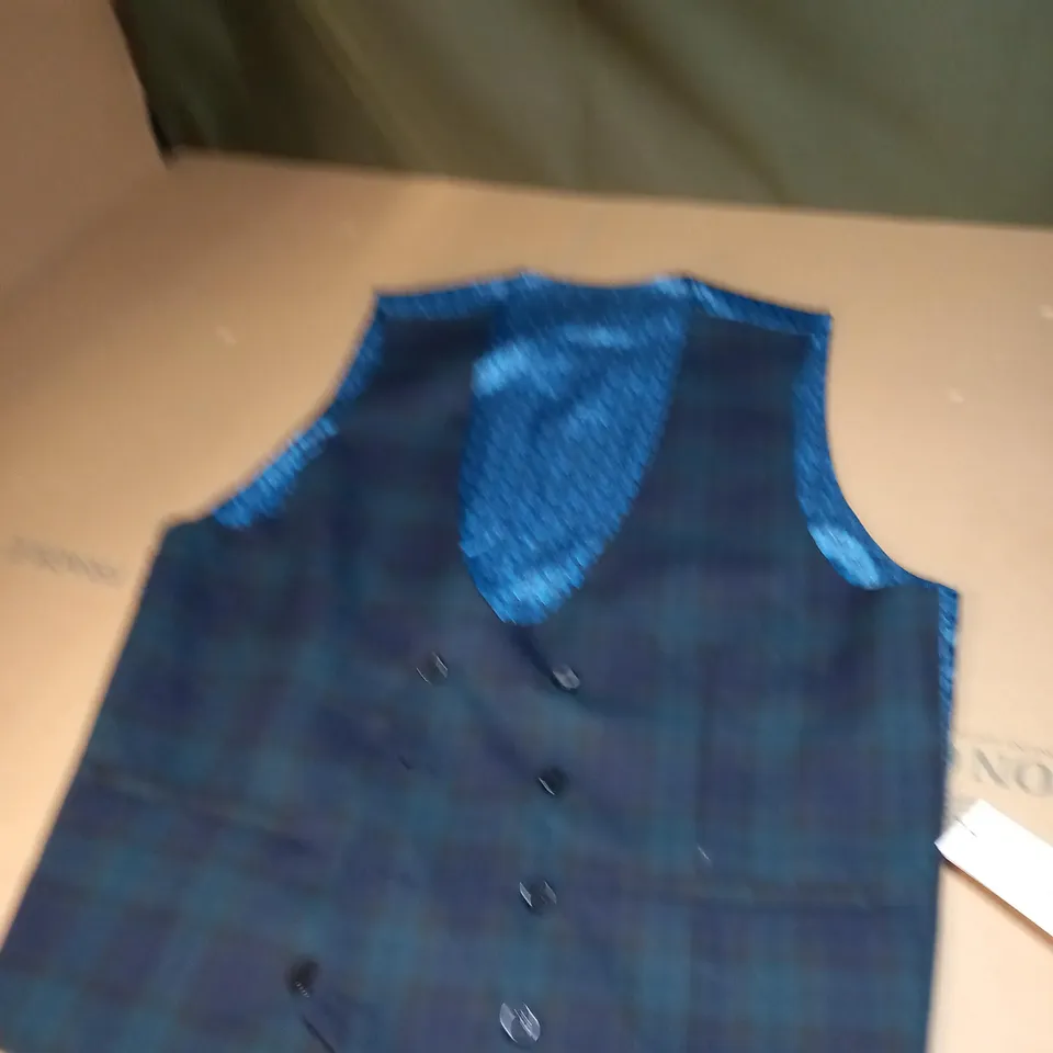 SKOPES SANCHEZ DBL WAISTCOAT SIZE 42R