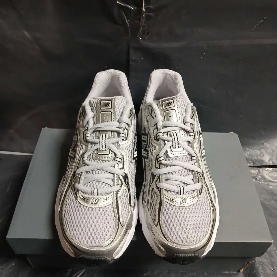BOXED PAIR OF NEW BALANCE RUNNING SHOES – GREY/WHITE - UK SIZE 4