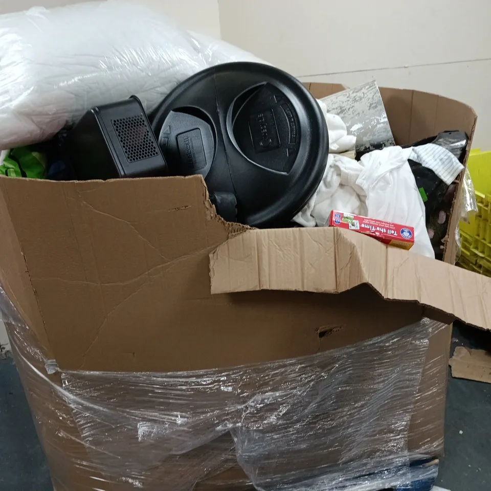 PALLET OF A LARGE QUANTITY OF ASSORTED ITEMS INCLUDING SILVER LIGHT SHADE , TELL THE TIME CHILDRENS GAME , DUVETS AND VARIOUS CLOTHING ITEMS 