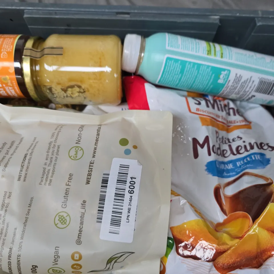 APPROXIMATELY 10 ASSORTED FOOD & DRINK ITEMS TO INCLUDE SEA MOSS, FERREO ROCHER, JUST BEE HONEY, ETC - COLLECTION ONLY