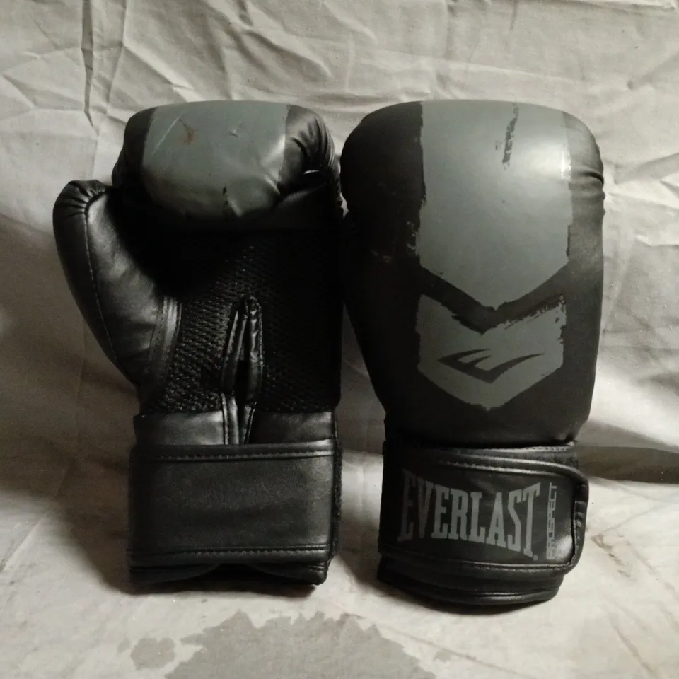 EVERLAST PROSPECT BOXING GLOVES IN BLACK/GREY - 8OZ