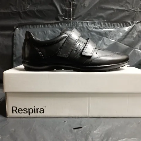 BOXED PAIR OF GEOX RESPIRA VELCRO STRAP SHOES IN BLACK SIZE UK 8