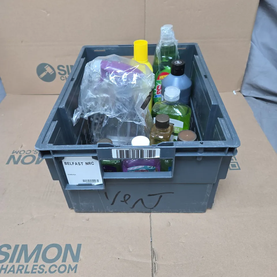 TOTE OF APPROXIMATELY 13 X ASSORTED HOUSEHOLD ITEMS TO INCLUDE ELBOW GREASE, DISINFECTANT CLEANER, LAVENDER ALL PURPOSE CLEANER ETC