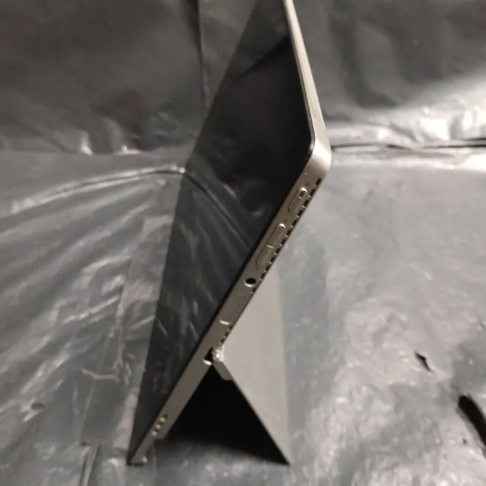 LENOVO MIIX 520-12IKB TABLET WITH STAND – INTEL CORE I5 8TH GEN