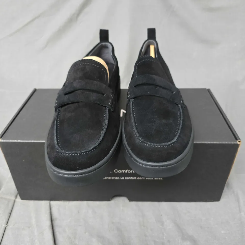 BOXED PAIR OF VIONIC UPTOWN SLIP ON SHOES IN BLACK - 7