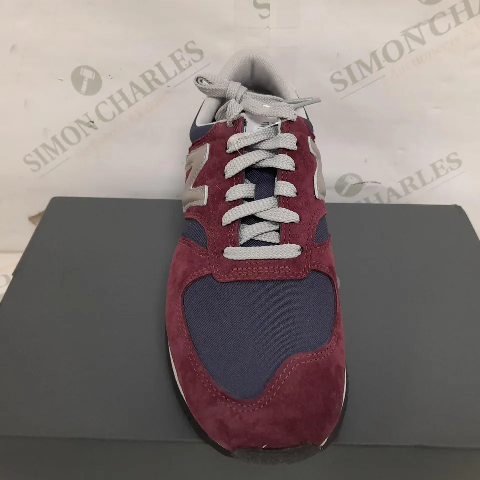 PAIR OF NEW BALANCE LACE UP TRAINERS IN MAROON/NAVY/GREY - UK 7