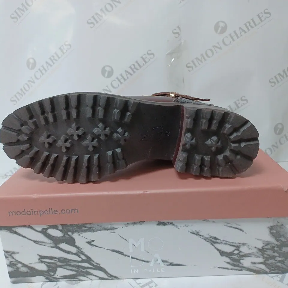 BOXED PAIR OF MODA IN PELLE CORNELIA BROWN LEATHER BOOTS SIZE 5