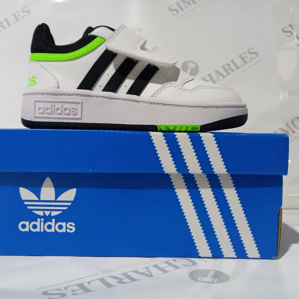 BOXED PAIR OF ADIDAS HOOPS 3.0 CF I KIDS SHOES IN WHITE/BLACK/GREEN UK SIZE 8.5