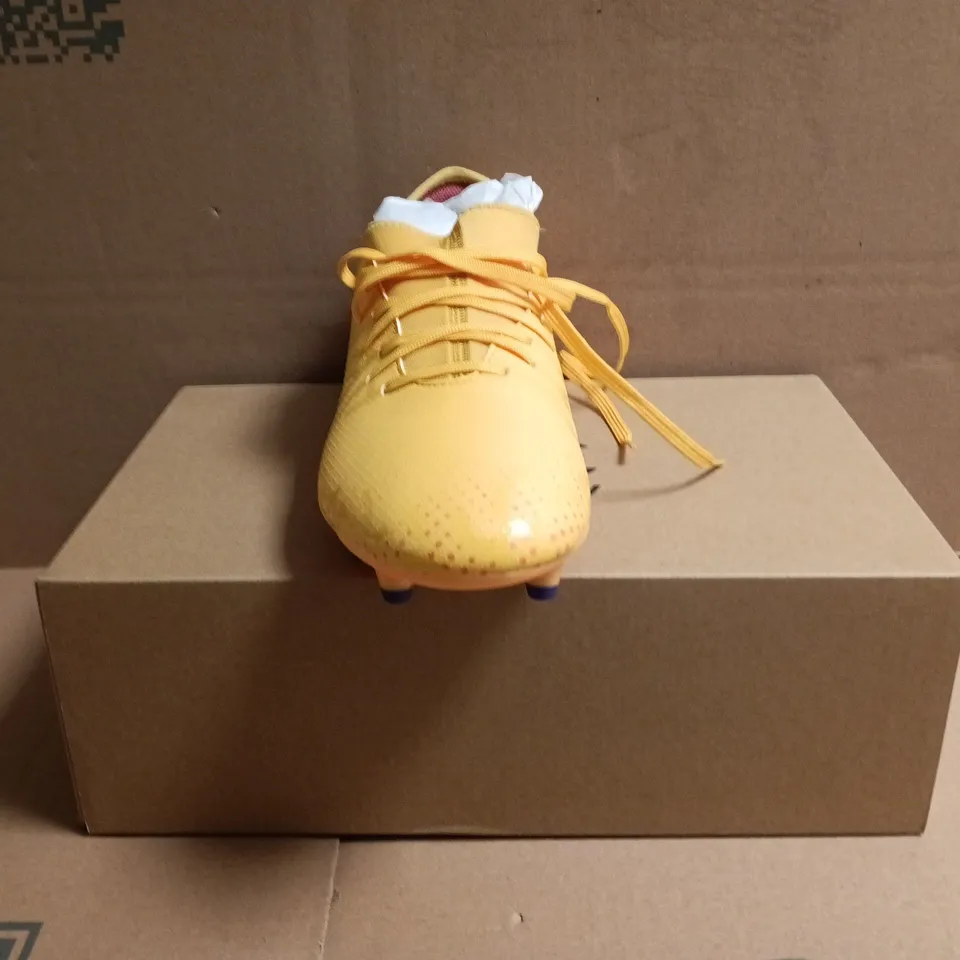 BOXED PAIR OF CANTERBURY FOOTBALL BOOTS IN YELLOW SIZE UK 7.5