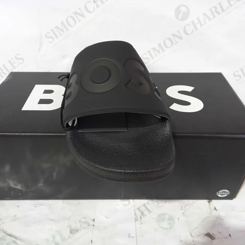 BOXED PAIR OF BOSS ARYEH SLIDERS IN BLACK UK SIZE 8