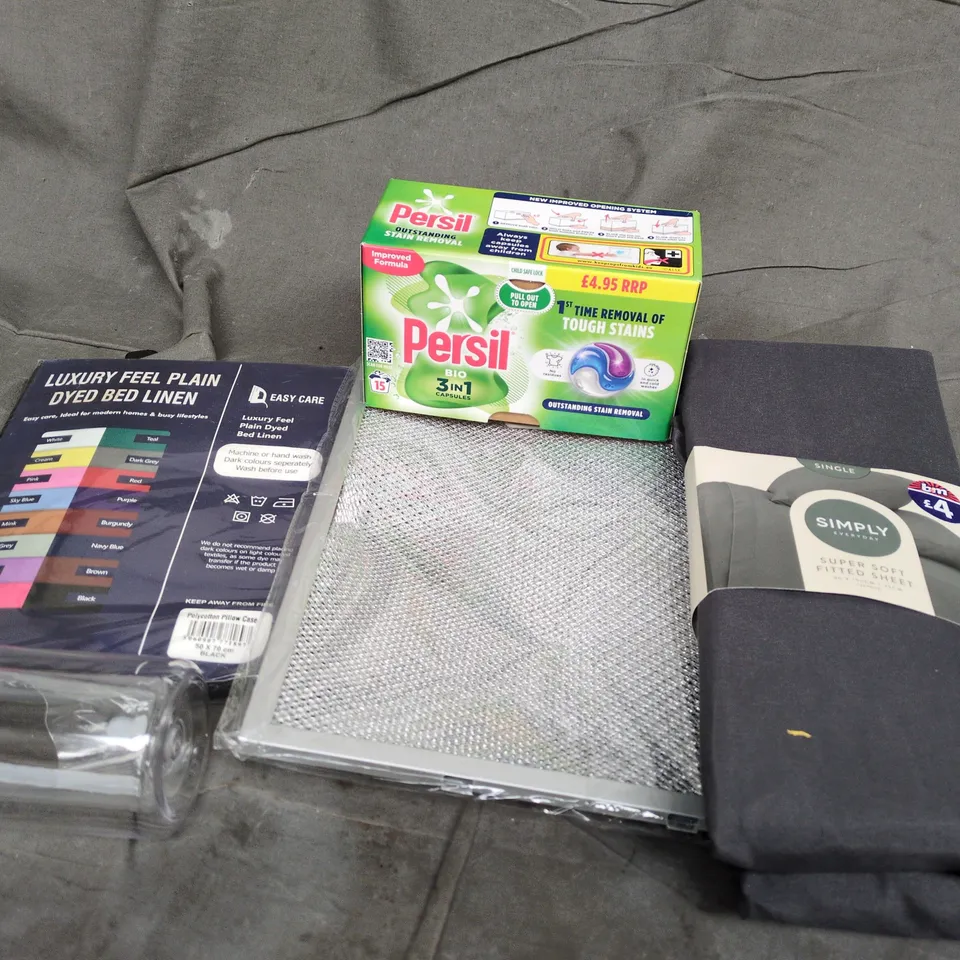 APPROXIMATELY 15 ASSORTED HOUSEHOLD PRODUCTS TO INCLUDE SIMPLY SUPER SOFT SHEET SINGLE, PERSIL BIO CAPSULES, WATER BOTTLE, ETC - COLLECTION ONLY