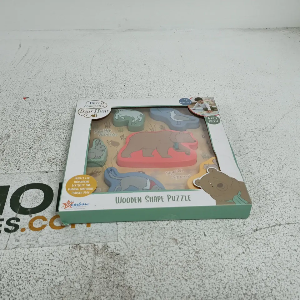 RAINBOW DESIGNS WOODEN SHAPE PUZZLE "BEAR HUNT" 12 MONTHS+