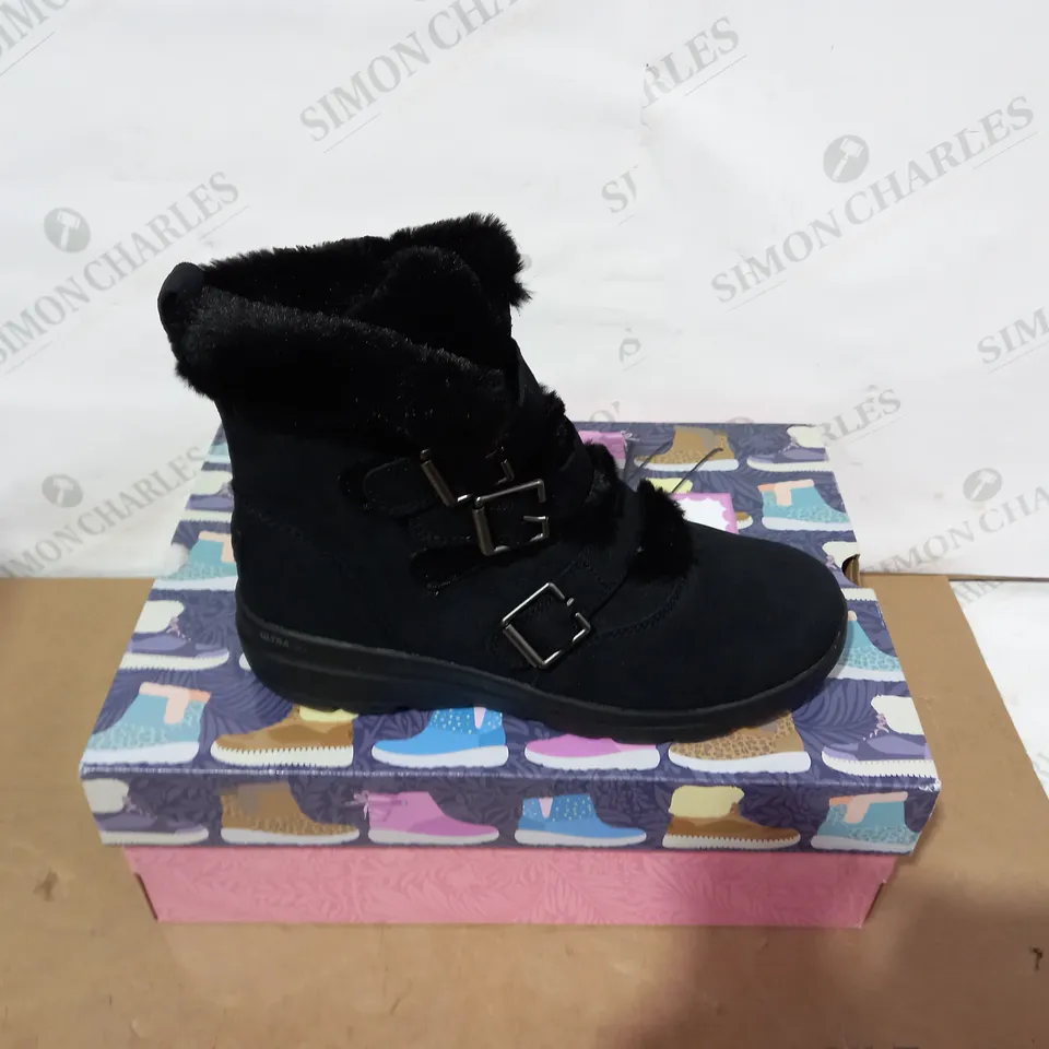 BOXED PAIR OF SKECHERS - SIZE 5.5