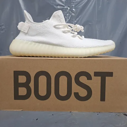 BOXED PAIR OF ADIDAS YEEZY BOOST 350 V2 SHOES IN WHITE SIZE UK 10.5