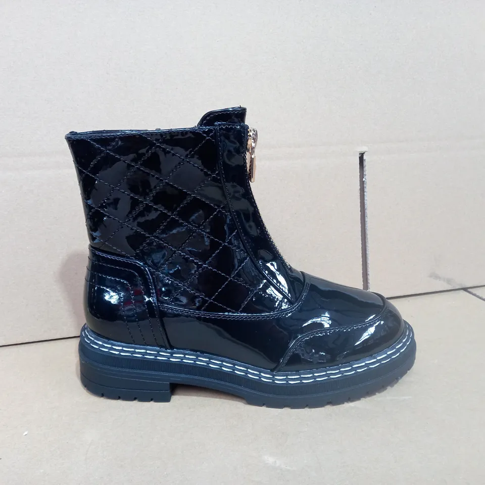 PAIR OF SIZE 4 RIVER ISLAND BLACK BOOTS 
