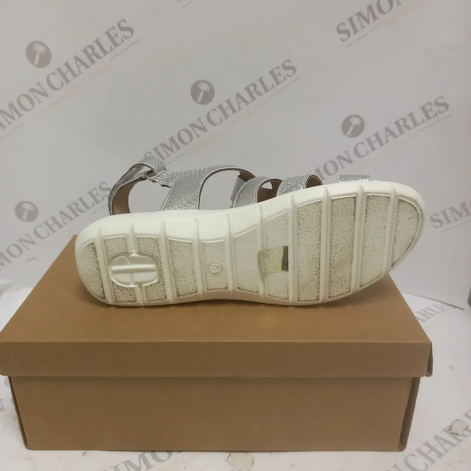 BOXED PAIR OF CUSHION WALK ONE TOUCH CLOSE SANDALS IN SILVER - SIZE 6 
