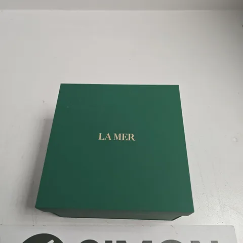 LA MER SKINCARE GIFT SET (BOXED) β MOISTURISING SOFT CREAM, TREATMENT LOTION & LIP TREATMENT