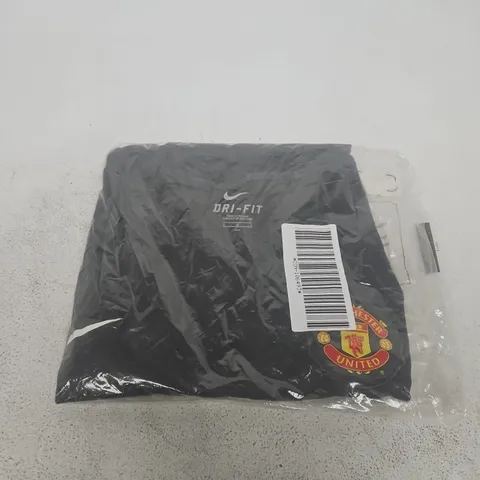 MANCHESTER UNITED NIKE TRAINING SHIRT 2010-11 – L