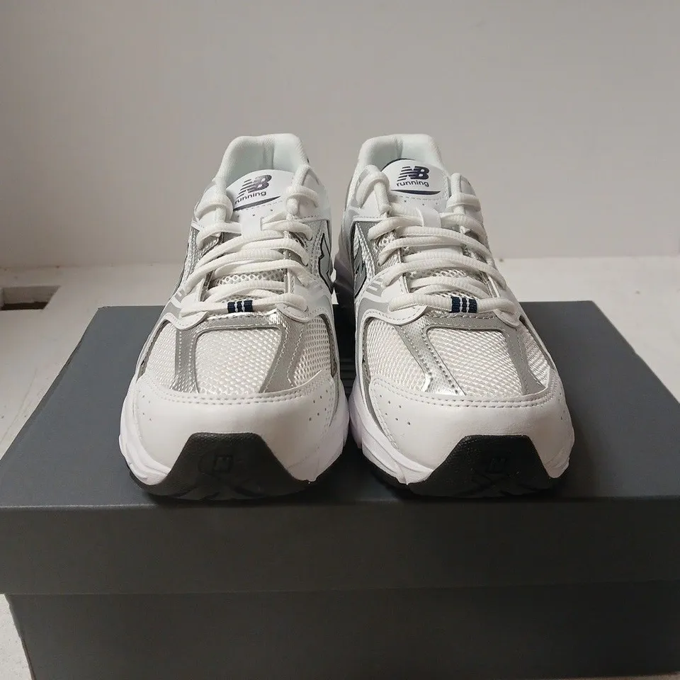 BOXED PAIR OF NEW BALANCE GR530SB1 RUNNING SHOES – WHITE/GRAY, MEN'S UK 5.5 