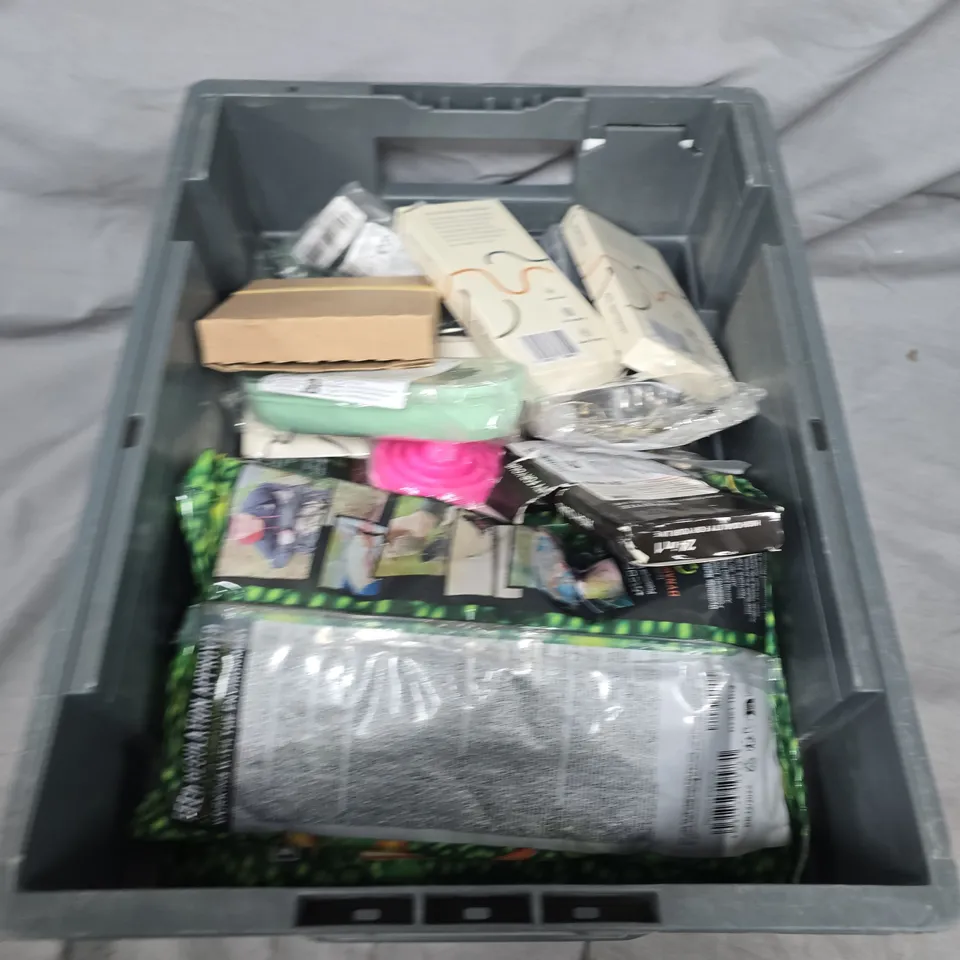 APPROXIMATELY 15 ASSORTED HOUSEHOLD ITEMS TO INCLUDE HEMP SEED , PAINT PENS , ETC 