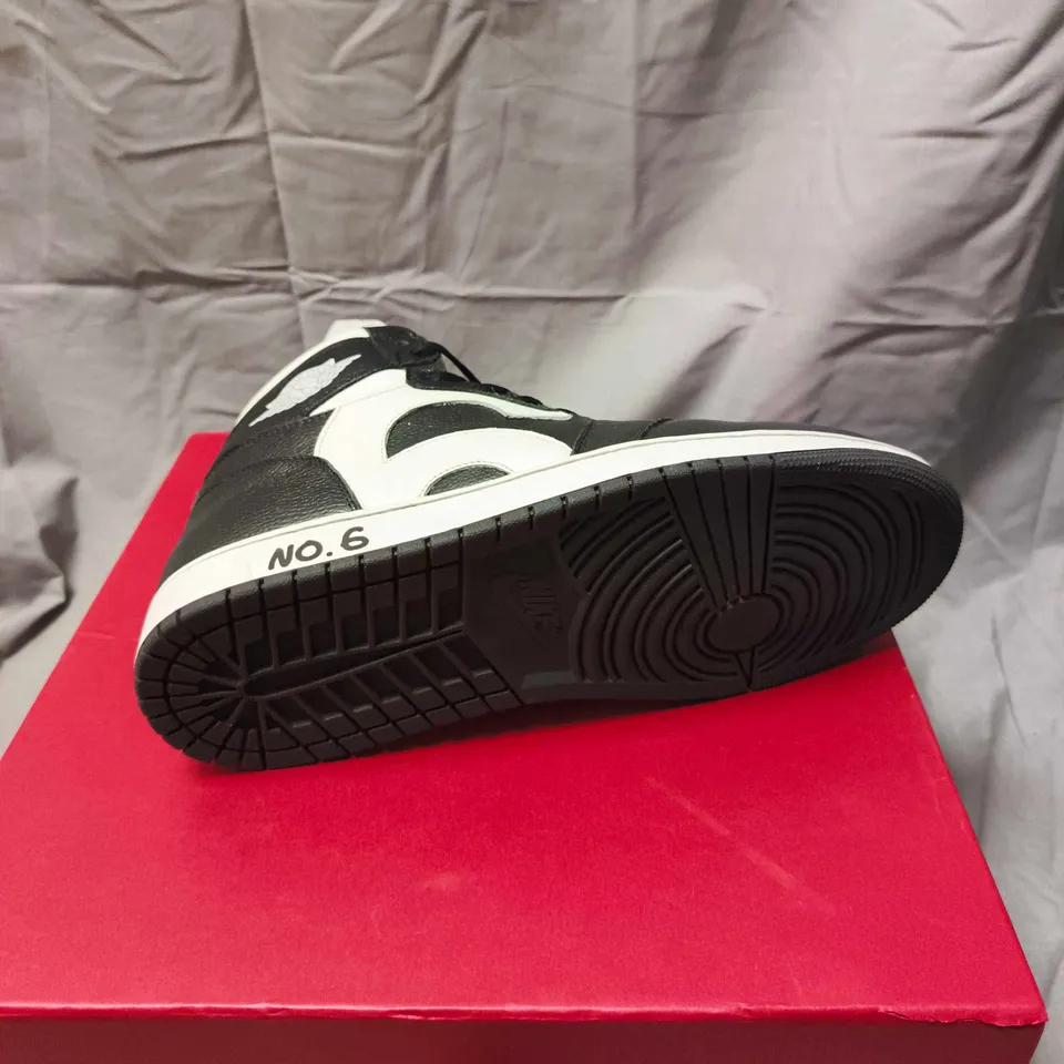 NIKE AIR TRAINERS IN BLACK/WHITE - 12
