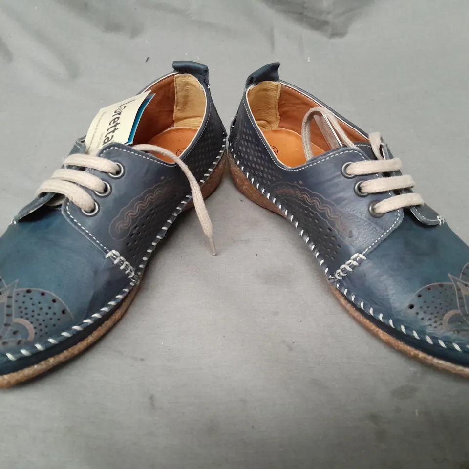 BOXED PAIR OF LORETTA SHOES IN NAVY EU SIZE 36