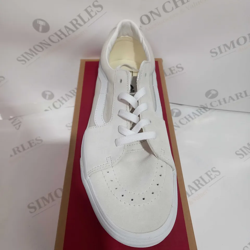 BOXED PAIR VANS SK8-LOW VAPORIUS GREY 