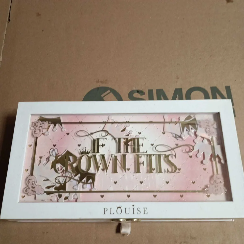P LOUISE IF THE CROWN FITS EYESHADOW PALETTE