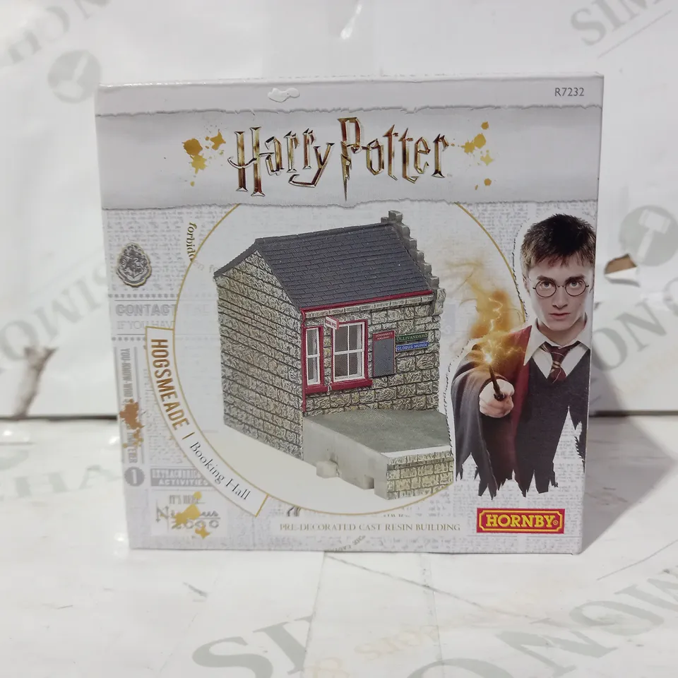 HORNBY HARRY POTTER HOGSMEADE BOOKING HALL