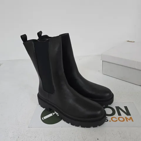  SHOES BY EMMA KASIA BLACK CHELSEA BOOTS – UK 8